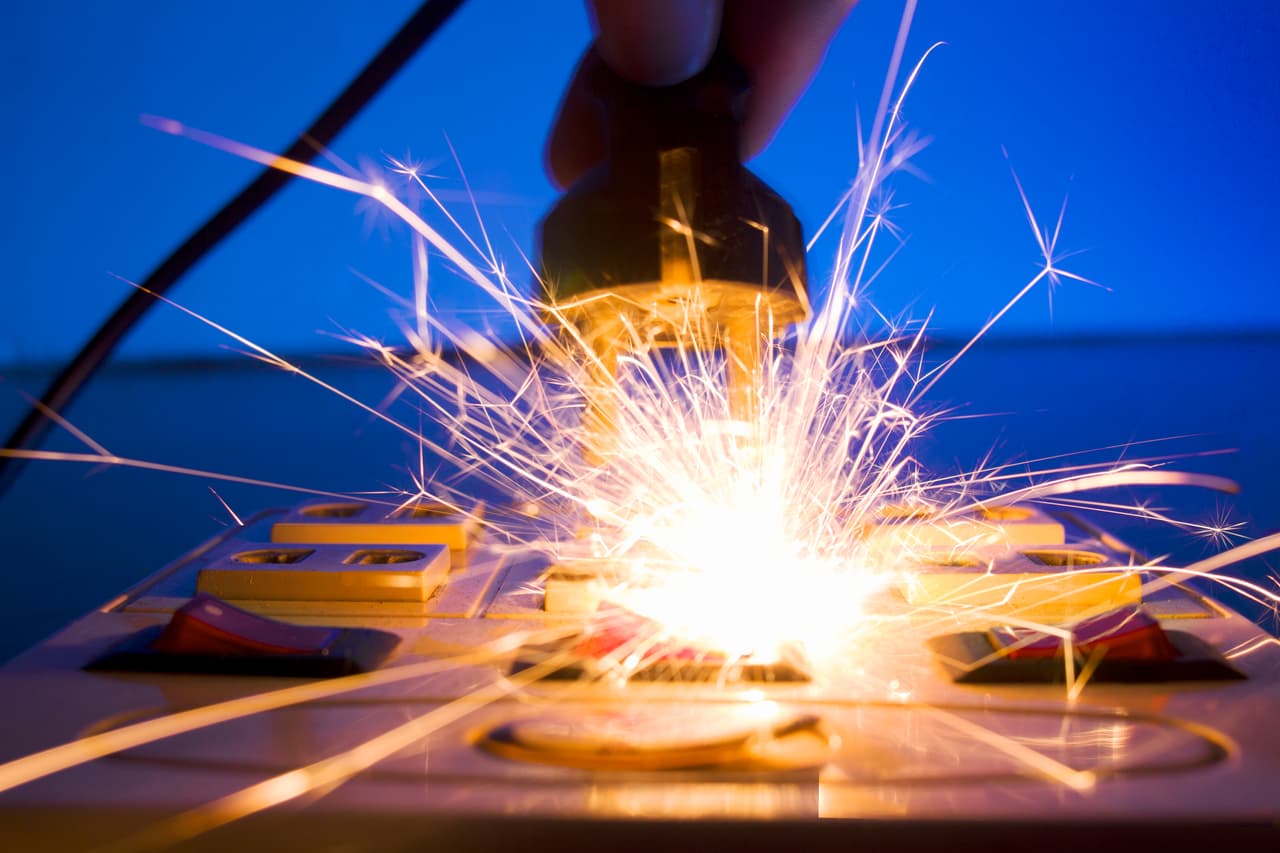 Mueren electrocutadas dos personas al realizar una peligrosa técnica popular en redes sociales