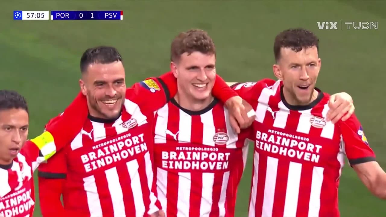 ¡Golazo del PSV! Til aprovecha un error defensivo y pone a su equipo 0-1
