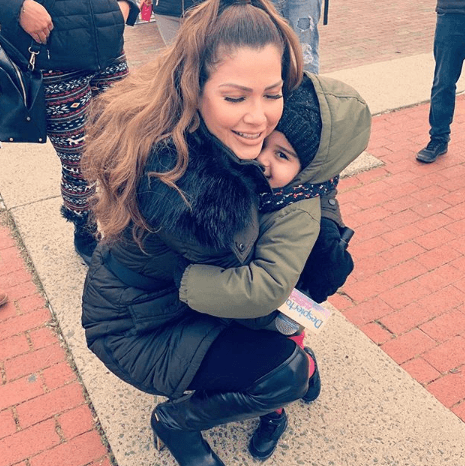 Abrazos que llenan el alma. Este encuentro con una pequeñita hizo que Ana se acordara de su hija Giulietta.