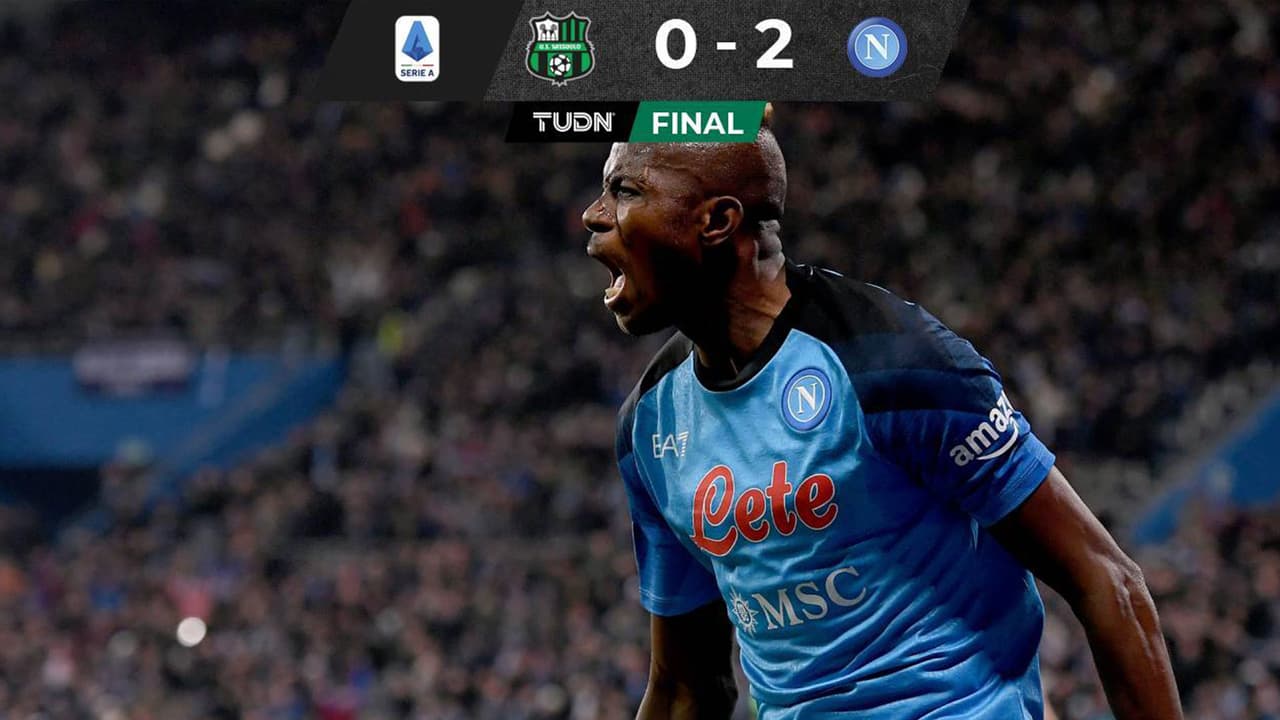 'Chucky' Lozano da asistencia con el Napoli, pero el VAR se la quita