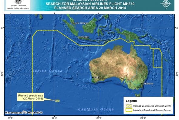 Aviones fueron enviados a la zona, a unos 2.500 kilómetros (1.550 millas) al suroeste de Perth para verificar los objetos.
