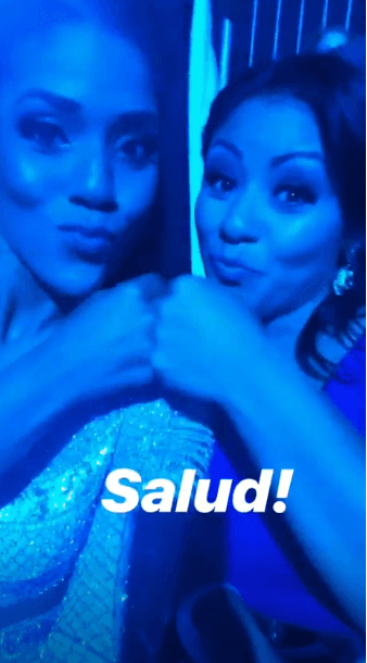 Ambas cantaron, rieron y gozaron con las extraordinarias presentaciones de los artistas del momento.
<br>