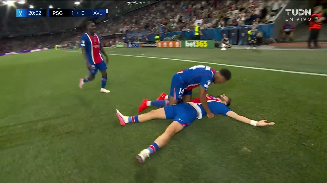 ¡Enfermo golazo! Kvaratskhelia anota el 1-0 del PSG vs. Aston Villa