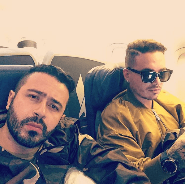 Él es DJPope, y va con Balvin a cada rincón.