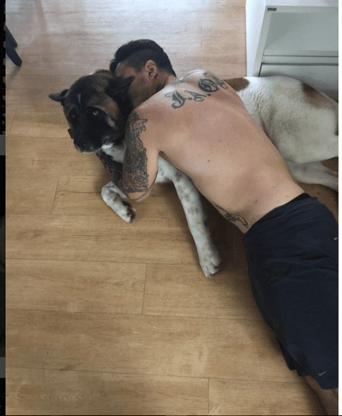 Otro rasgo que nos encanta de los dos es que se derriten por los animales.