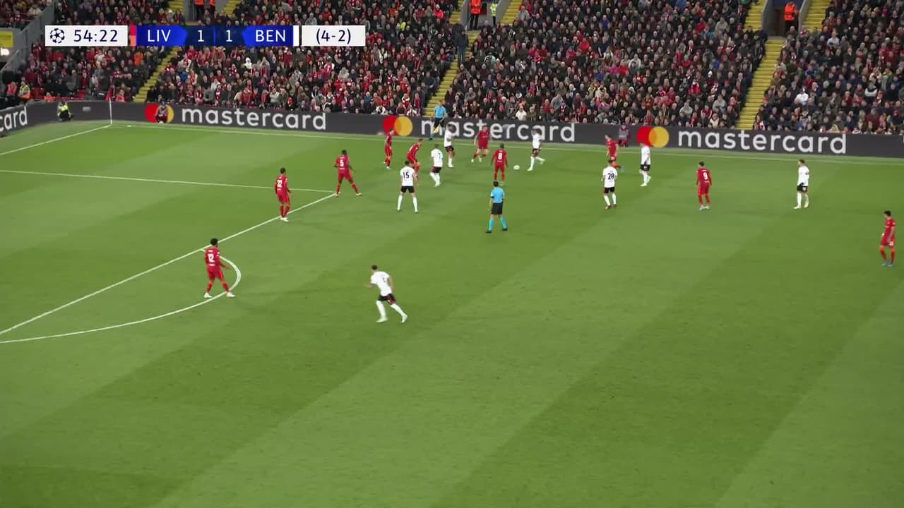 ¡GOL!  anota para Liverpool. Roberto Firmino