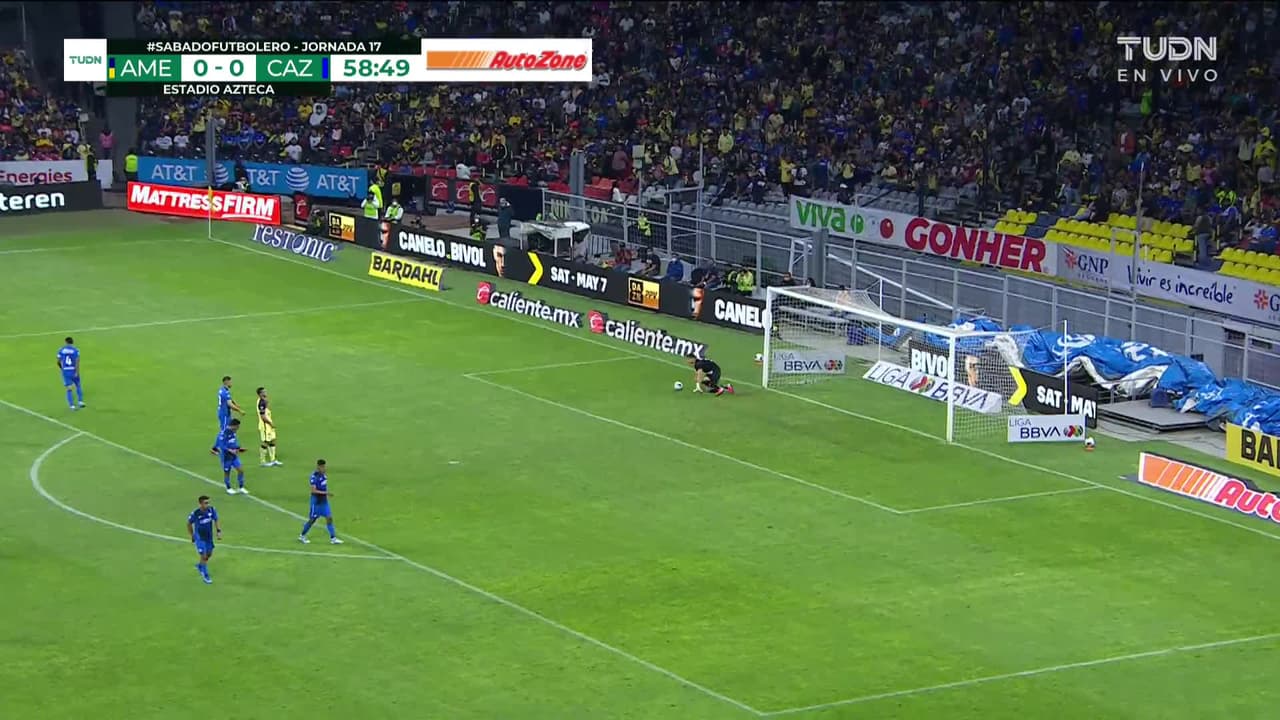 ¡TIRO ATAJADO! disparo por Alejandro Zendejas.