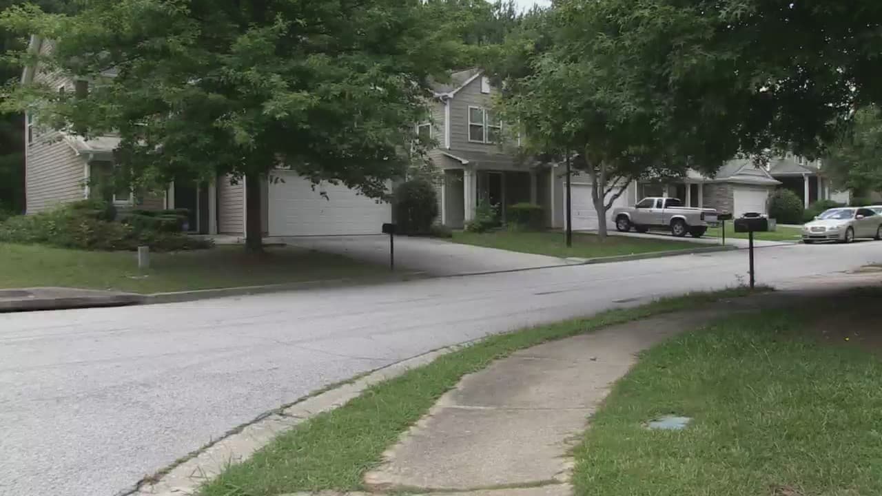 Ocho personas arrestadas durante una redada por drogas en South Fulton