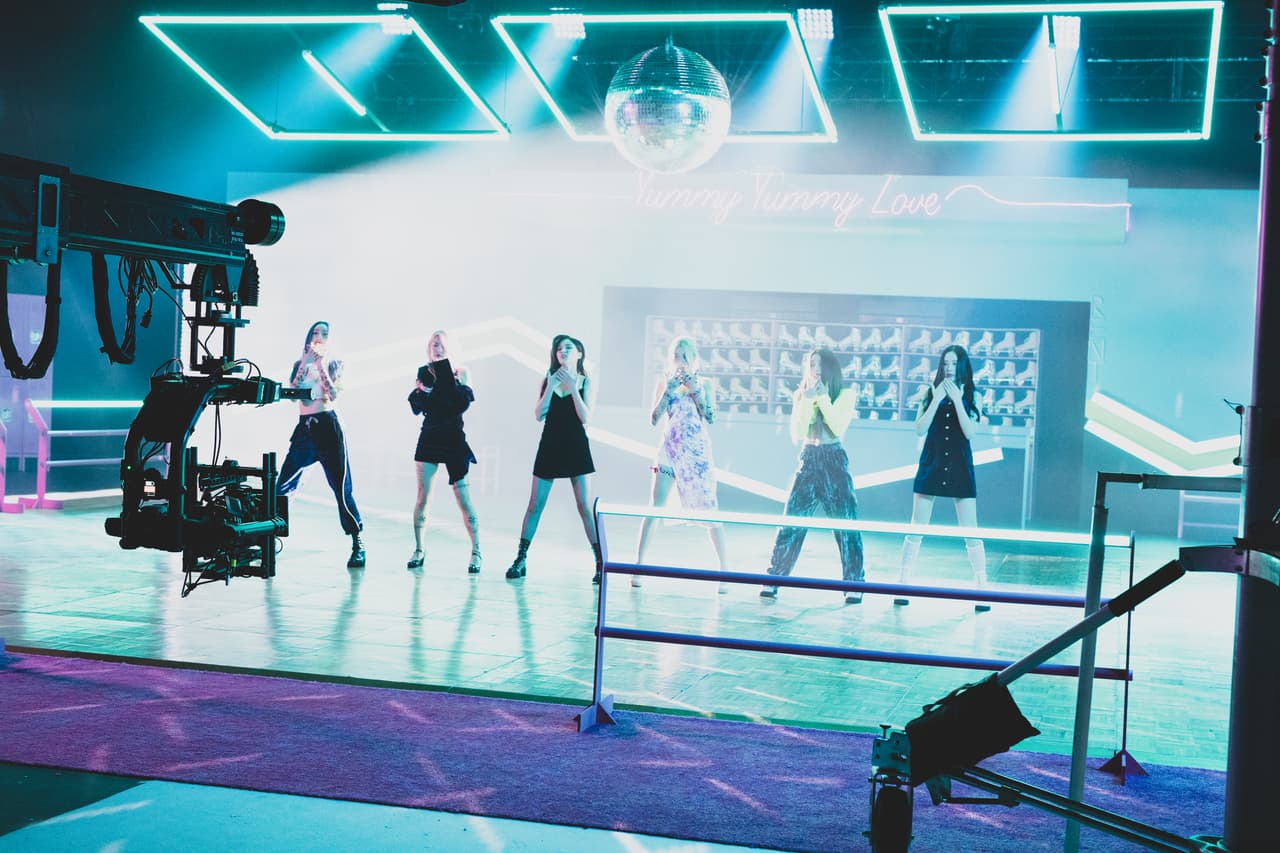 Si quieres ver más behind the scenes de los videos de tus artistas favoritos, debes estar pendiente de
<b>uforiamusic.com</b>