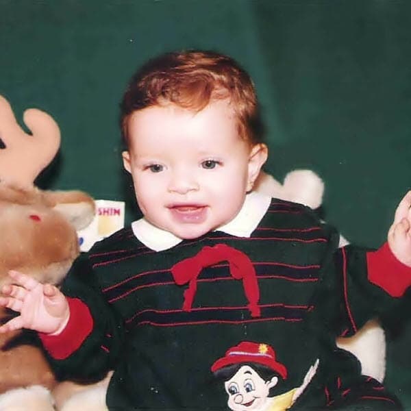 Nació el 31 de diciembre de 1993 en la Ciudad de México, aunque se considera hidalguense (originaria del estado de Hidalgo, México).
<br>