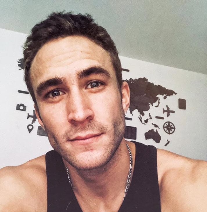 Roberto Romano nació el 13 de octubre de 1989 en Toluca, Estado de México. 
<br>