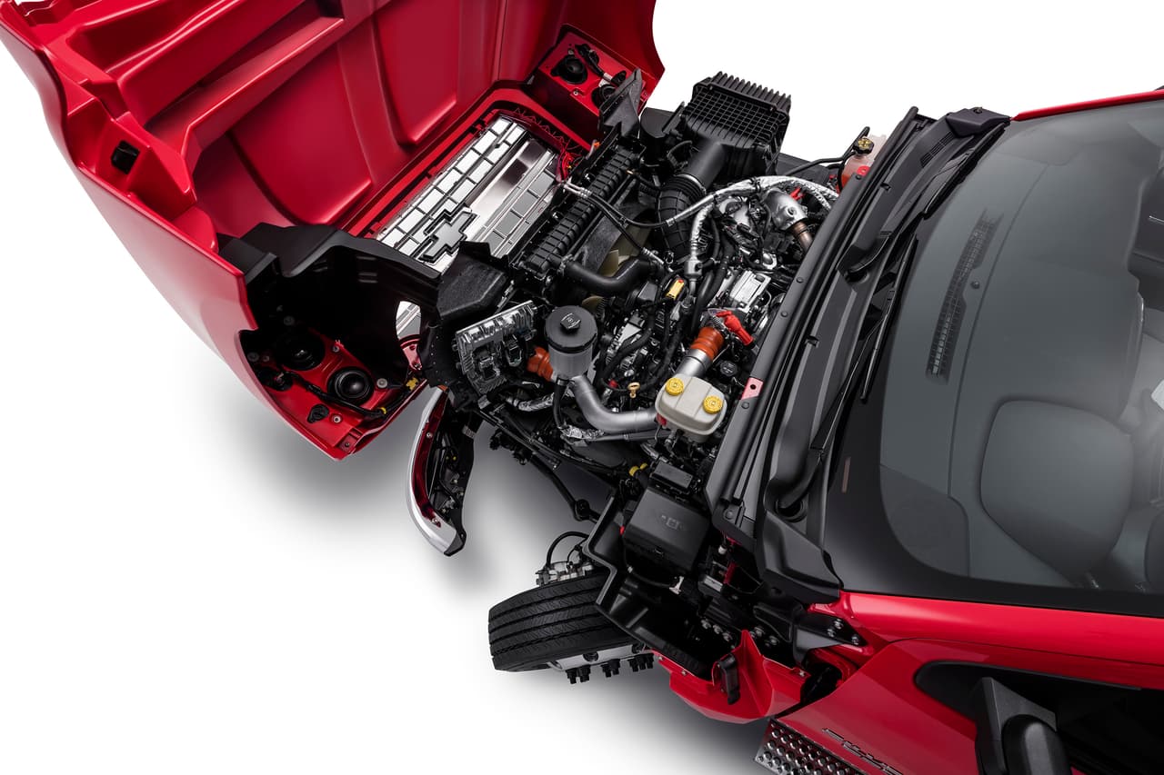 Estará disponible en versiones 2WD y 4WD, ambas con motor Duramax diésel V8 de 6.6 litros con 350 caballos de fuerza y 700 libras pie de torque, con transmisión Allison. El propulsor es el mismo de los modelos 
<b><a href="https://www.univision.com/noticias/pruebas-de-manejo/probamos-la-nueva-chevrolet-silverado-hd-2500-2017">Silverado 2500</a></b> y 
<b><a href="https://www.univision.com/noticias/pruebas-de-manejo/prueba-chevrolet-silverado-3500hd-2017-el-hercules-de-las-pickups">3500</a></b>, solo que en ellos la potencia es de 445 hp y el torque de 900 lb-pie.