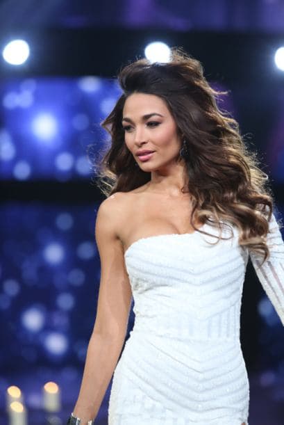 Acompañadas de Yazaira, la ganadora de Va Por Ti, las chicas de Nuestra Belleza Latina desfilaron trajes de alta costura de parte de los diseñadores Wilfredo Gerardo, Prince Julio Cesar, Benito Santos, David Salomón, Carlos Alberto y Douglas Tapia ¿Cuál fue tu favorito?