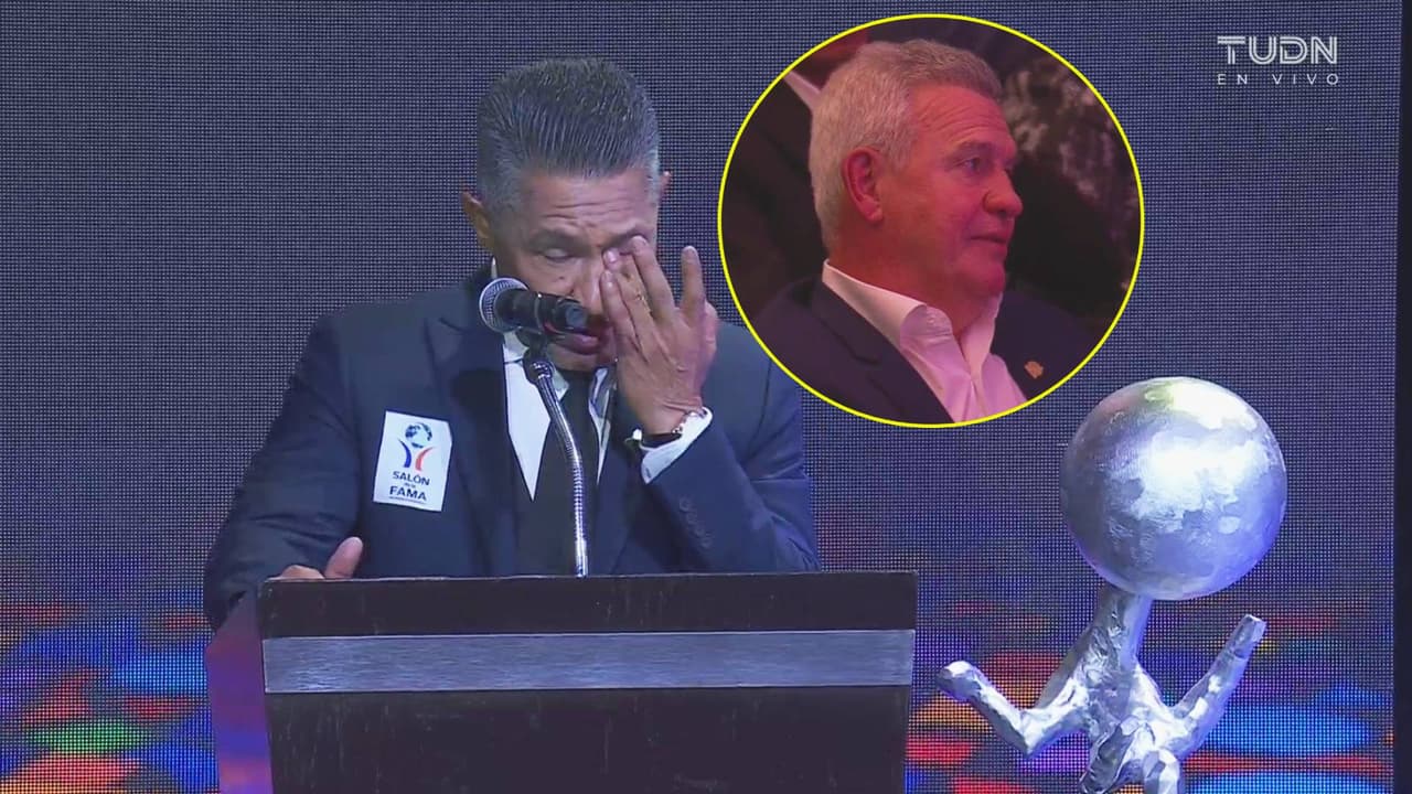 ¡El momento! Ignacio Ambriz rompe en llanto durante el Salón de la Fama 2025