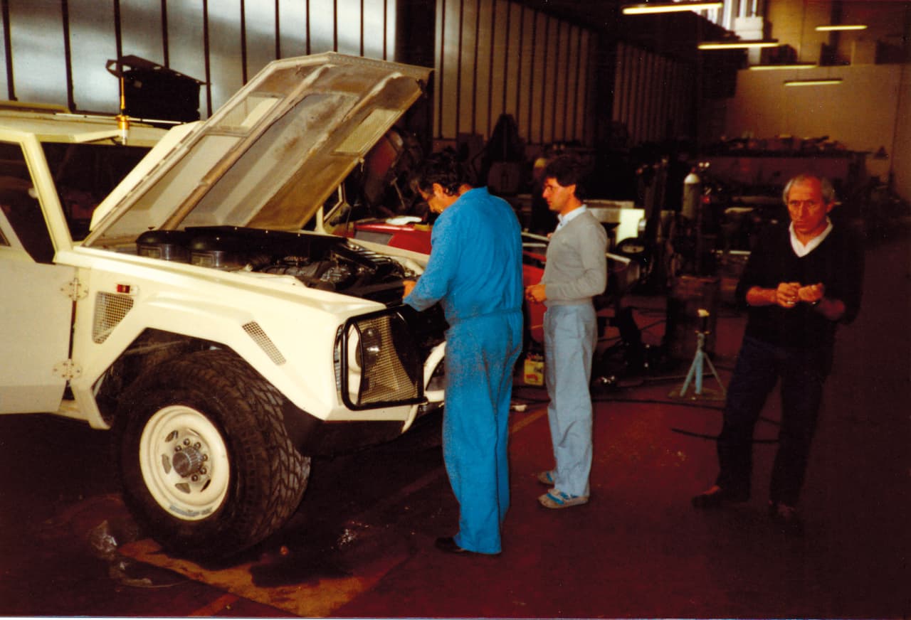 Tras su insistencia, el Director Técnico de Lamborghini le ofreció la única plaza disponible, básicamente limpiando el taller. Horacio aceptó, convirtiéndose en el trabajador #177 de Lamborghini, el mismo número de empleados que Pagani tiene hoy. 
<br>