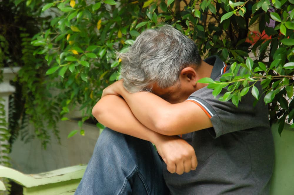 Evita encuentros con gentes pesimistas y negativas que solamente saben hablar mal de los demás y te envuelven en su mundo de infortunios. La alegría, ariano, es contagiosa, pero la tristeza también.