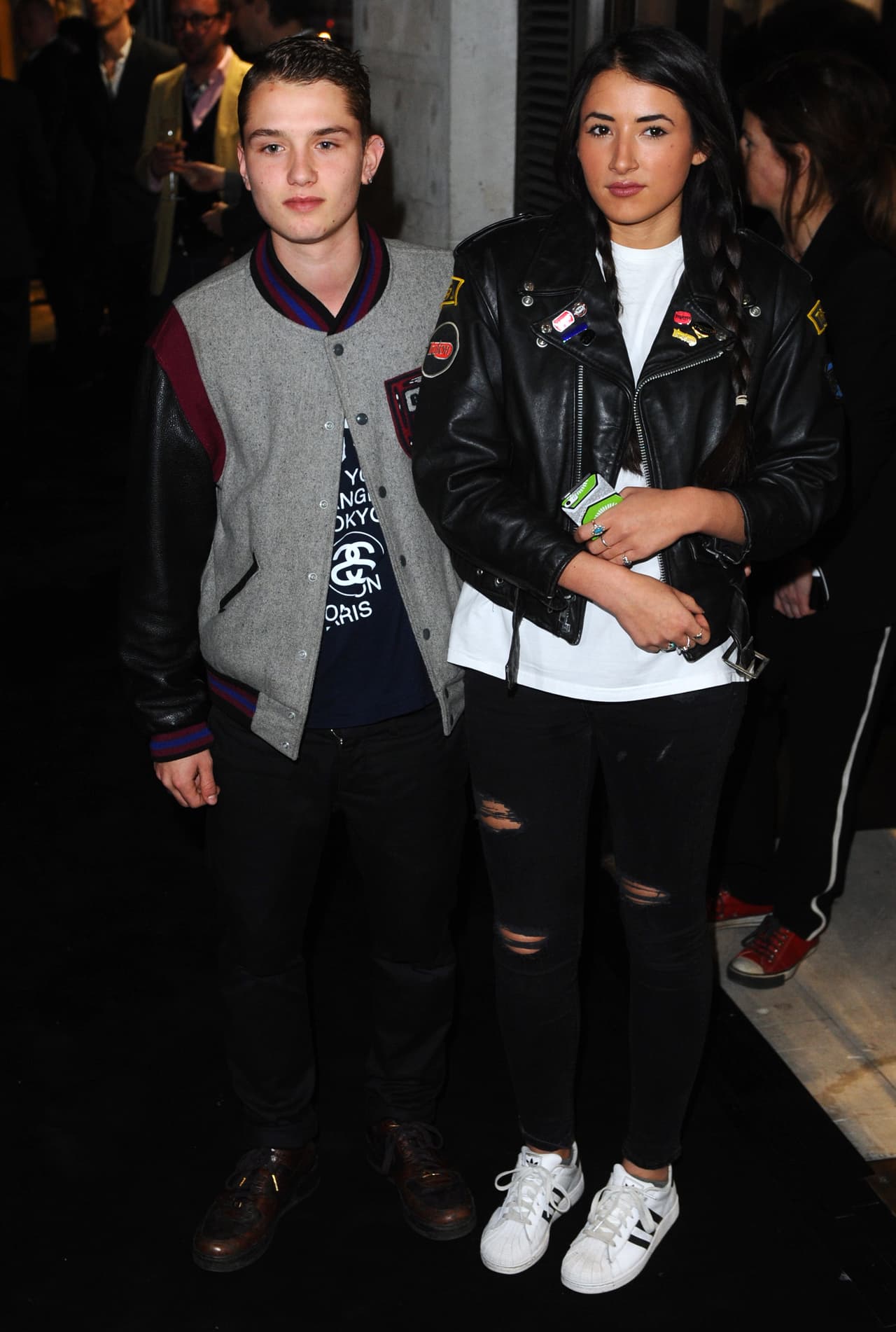 Él es Rafferty Law, ¿se les hace algo familiar? ¡Pues claro!, es hijo del guapísimo actor, Jude Law.