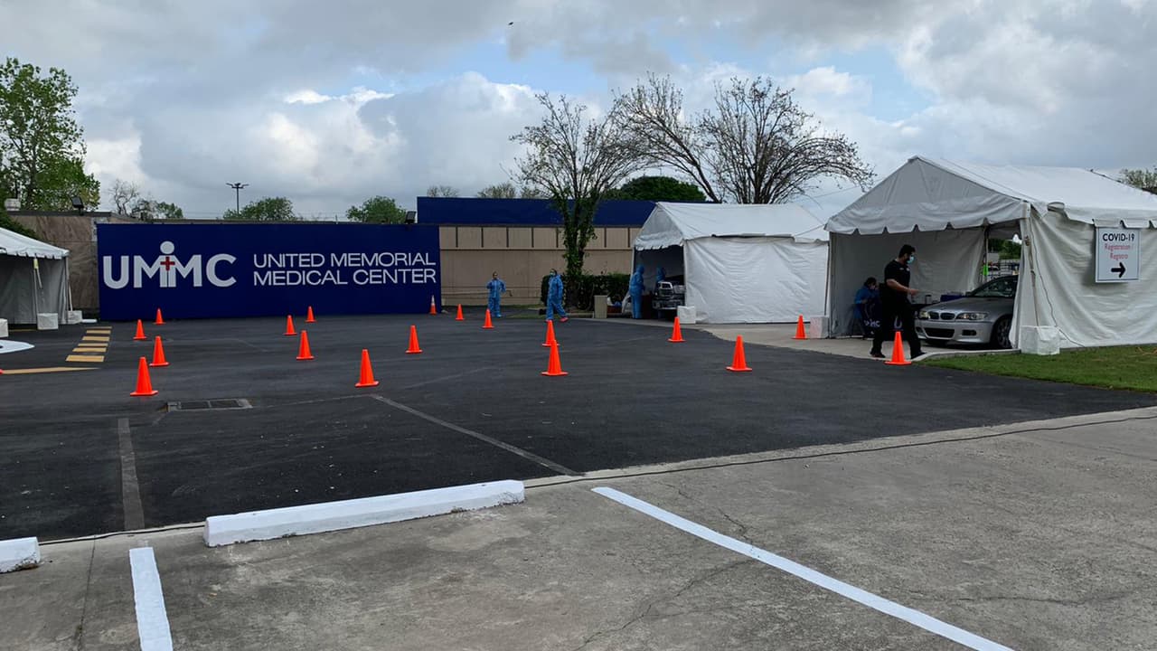 Las enfermeras y equipos encargados llegarán hasta los vehículos para evitar contacto físico.