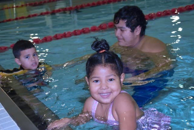 Si buscas clases de natación en Blue Island aquí te decimos dónde encontrarlas