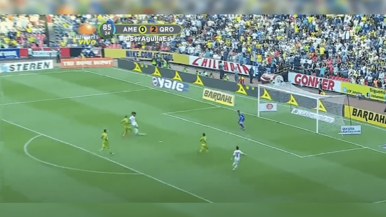 Definición sencilla
<br>Sin mayor complicación, el dorsal '49' pateó con parte interna a ras de pasto y batió a Hugo González.