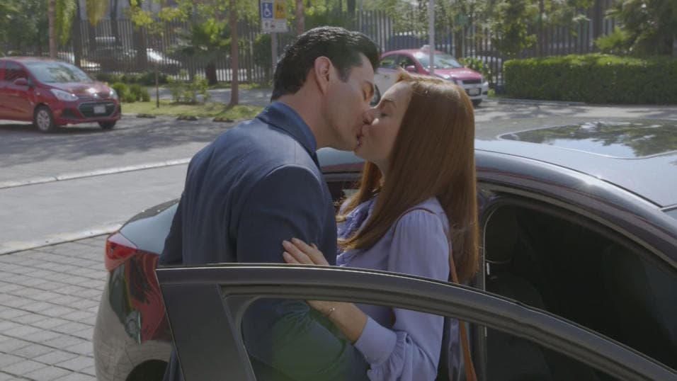 Ramiro se enamoró perdidamente de Ana Laura. Pero su amor ha encontrado muchos obstáculos, hasta su boda se canceló por culpa de Valentín.