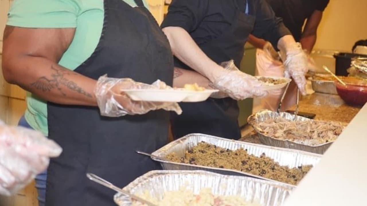Iglesia en Kissimmee prepara 500 cenas gratuitas para celebrar Acción de Gracias
