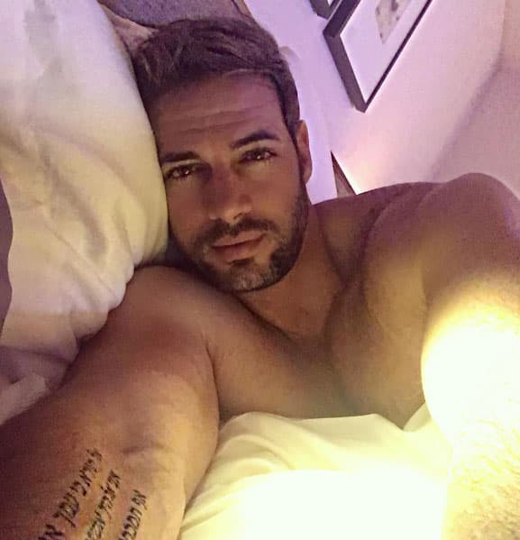 Además encendió las redes sociales con está fotografía para desearle buenas noches a sus seguidoras: "Good Night from #tokyo. Buenas noches desde #tokyo @residentevil #residentevilmovie love you all!!".