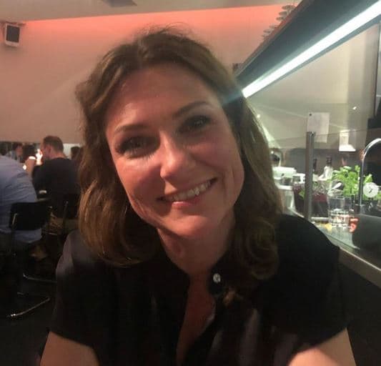 La princesa comenzó a tener un gran interés por las terapias alternativas, después de su divorcio del escritor 
<b>Ari Behn</b>, con quien duró 14 años casada y tuvo tres hijos: Maud (16 años), Leah (12) y Emma (11).