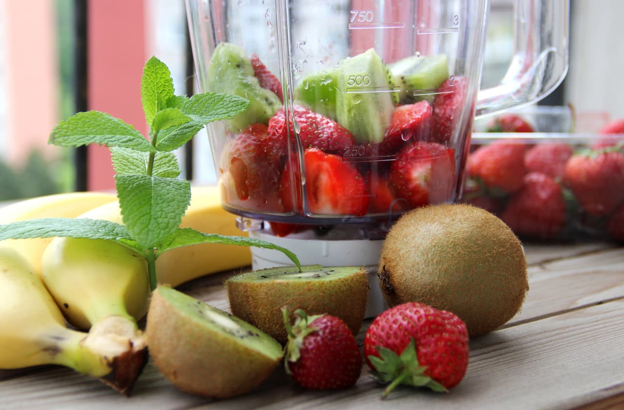 Apunta las recetas de cuatro smoothies energizantes. ¡Hay para todos los gustos!