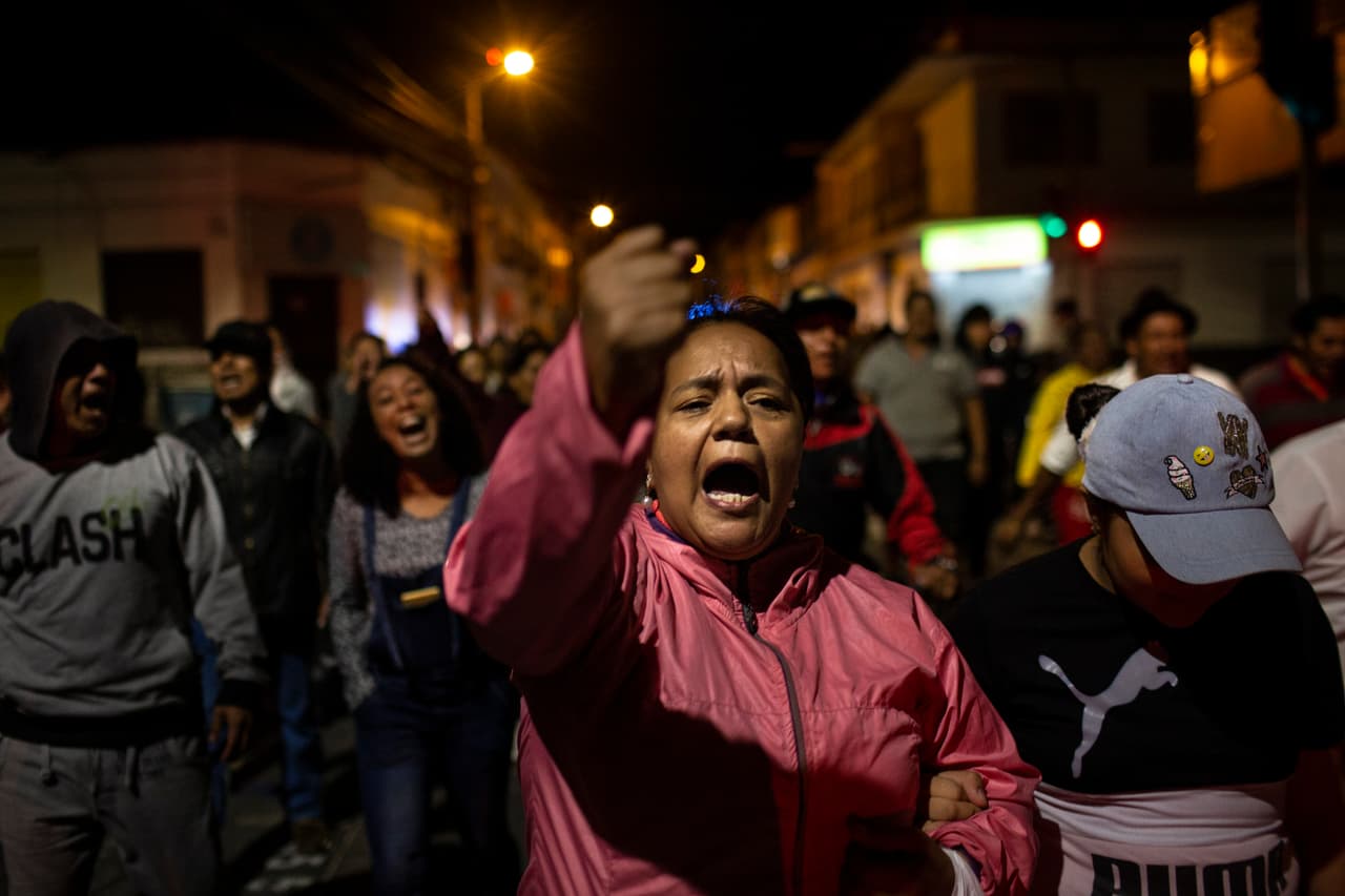 Consignas como "si vienes a matar, te vamos a linchar" se escucharon durante la manifestación nocturna en Ibarra.