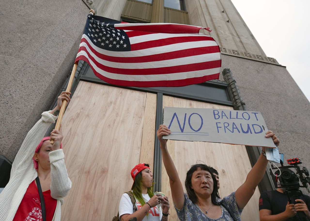 Aun cuando fue Trump quien se proclamó ganador el 4 de noviembre, tres día más tarde, sus seguidores en Los Ángeles piden reconteo de votos asegurando que el triunfo de Joe Biden y Kamala Harris es fraudulento.