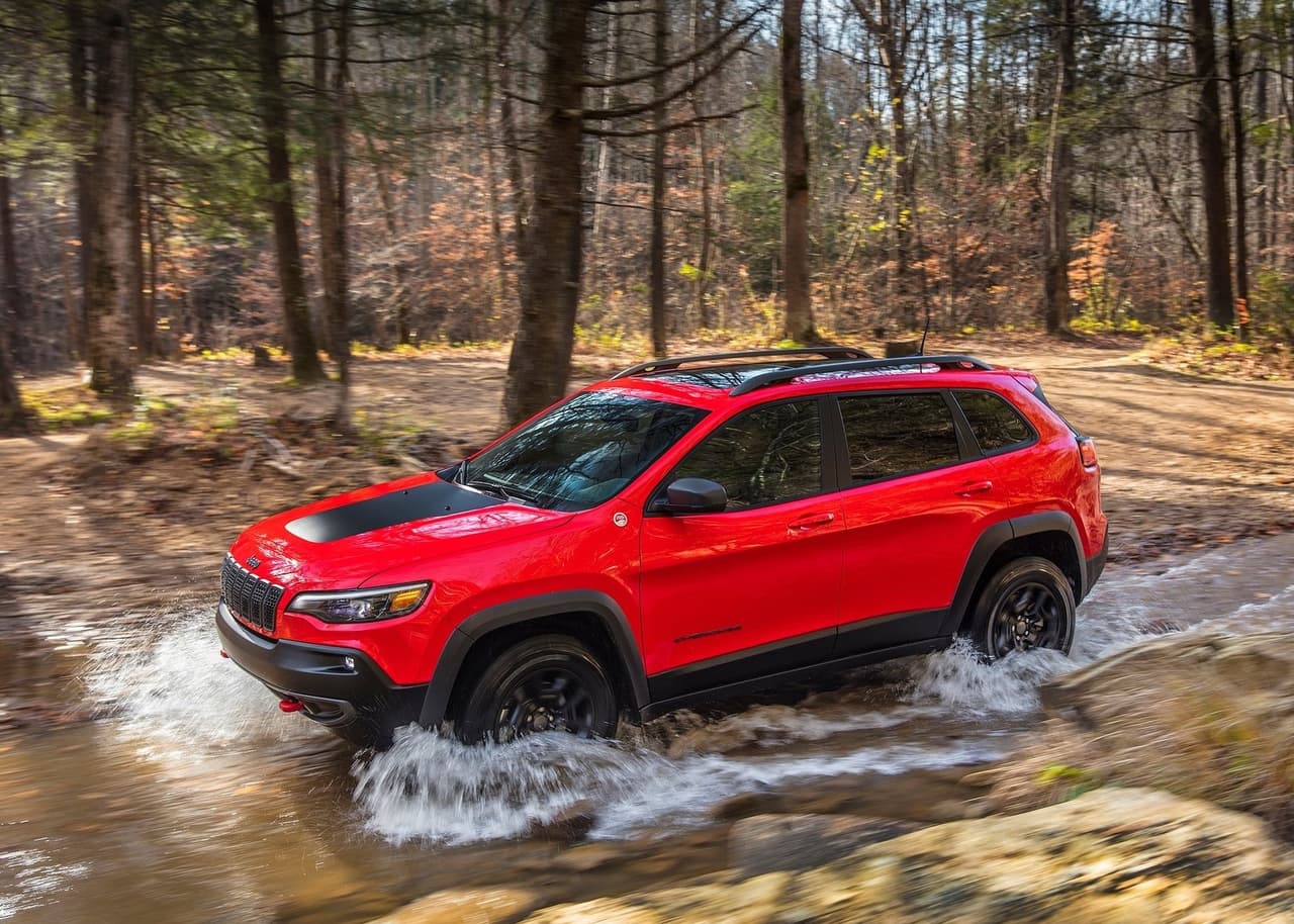 <h3 class="cms-H3-H3"><b>4. Jeep Cherokee</b></h3>
<br>
<br>La Jeep Cherokee actualmente es fabricada en Belvidere, Illinois. Comparado al ranking del año pasado, esta camioneta cayó de la posición 2 a la 4. Su precio inicial es de $27,455.
<br>
