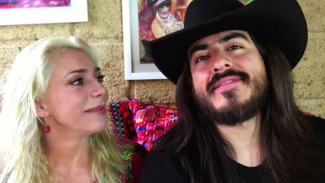 La historia de amor de estos dos comenzó como pocas (muy pocas): con un 
<a href="https://www.univision.com/shows/despierta-america/le-hizo-calzon-chino-cynthia-klitbo-y-su-rey-grupero-relatan-como-comenzo-ese-amor-que-defienden-de-los-tabues-video">calzón chino</a>.