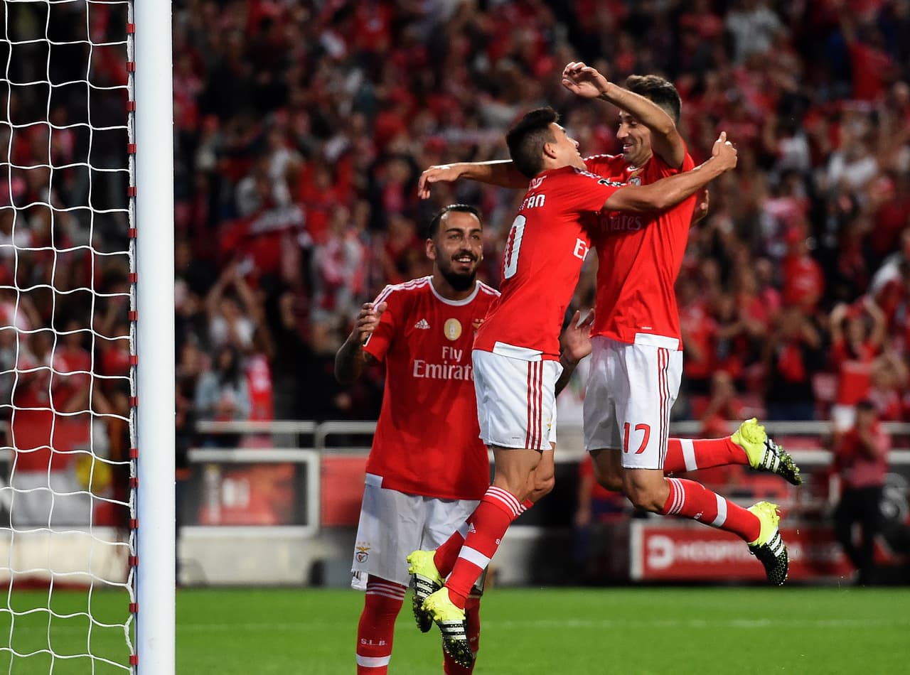 Benfica goleó al Belenenses y se hace respetar en la Liga Primeira