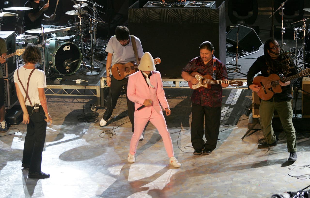 Incubus con Cafe Tacuba en 2004.