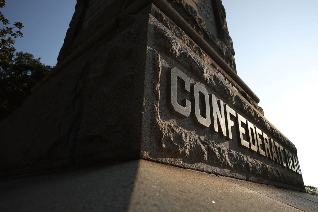 Tras un acto vandálico, piden retirar monumento confederado en Kansas City para protegerlo