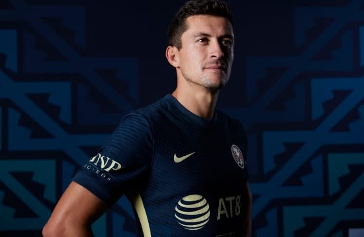 Club América presentó su nuevo jersey hecho con botellas de plástico reciclables.