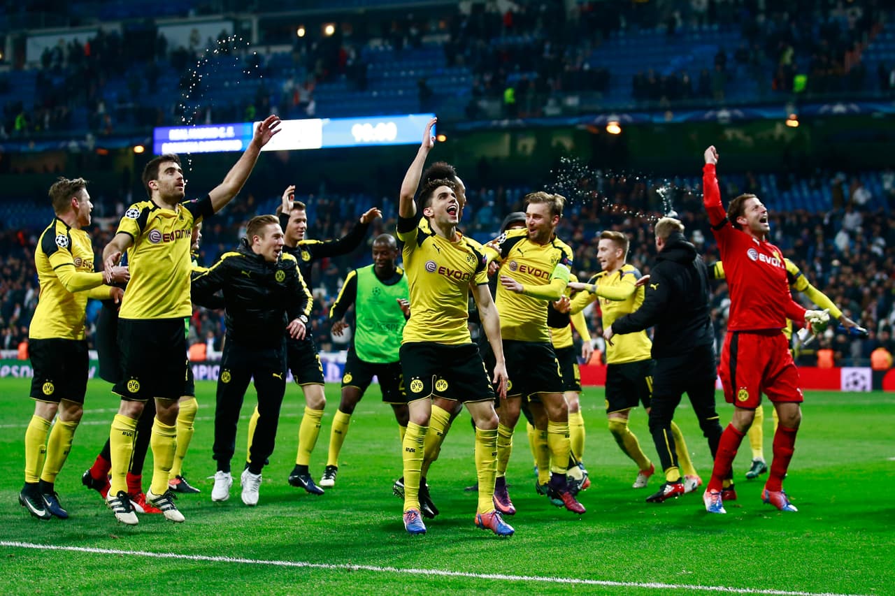 Benfica llegó esta fase al quedar segundo del sector B después de una complicada fase de grupos, mientras que Borussia Dortmund como líder del F, por delante del actual campeón Real Madrid, y siendo el equipo más goleador con 21 anotaciones.