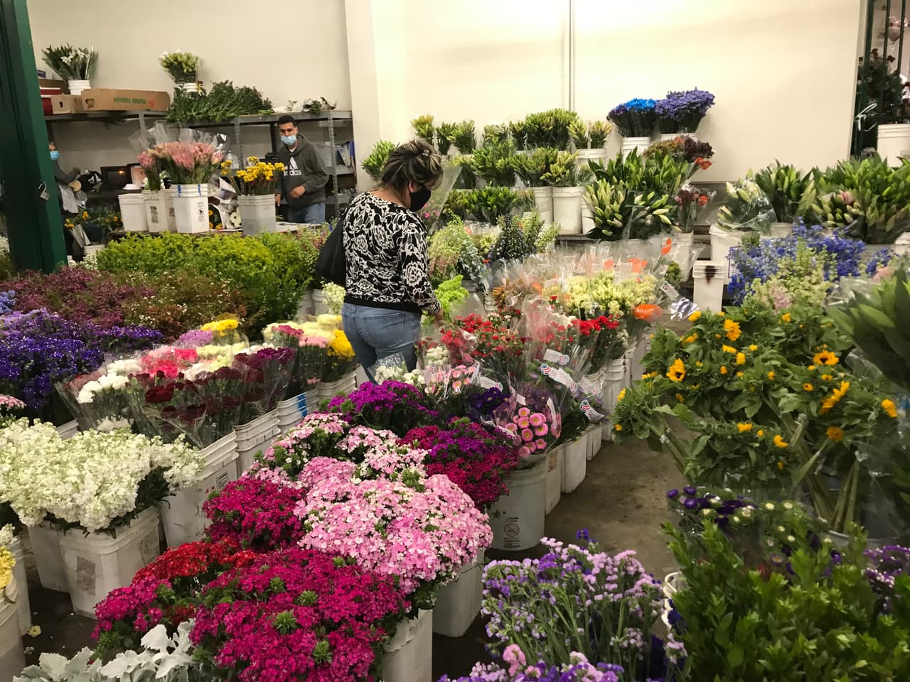 El Distrito de las Flores de Los Ángeles se creó hace casi 100 años y trabaja de lunes a sábados. Sin embargo, había estado cerrado desde la declaración de la emergencia por el coronavirus.