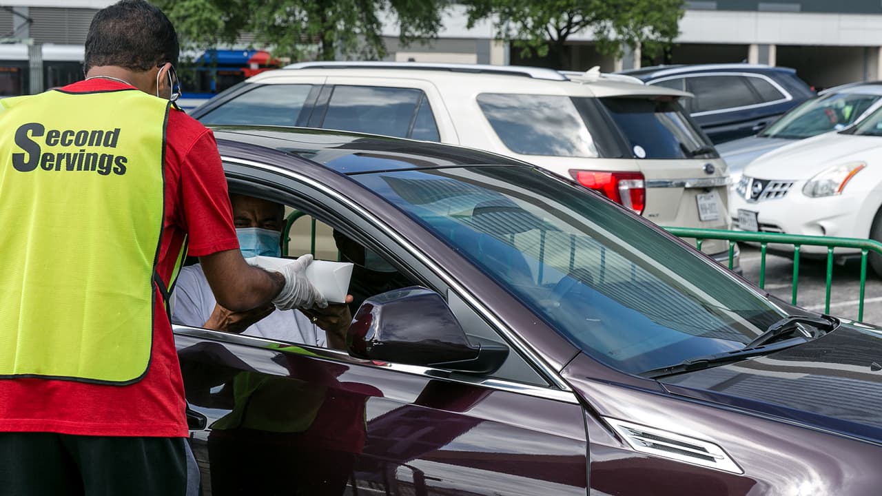 La mayoría de las escuelas entregarán las comidas desde el 13 de junio hasta el 7 de julio. Algunas extenderán el plazo.