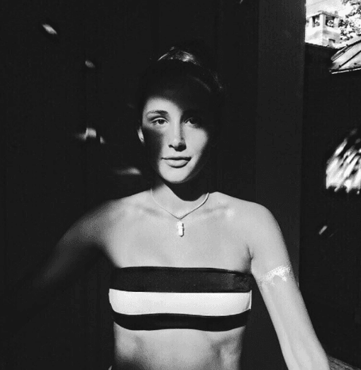 Aunque a Alan le preocupa pensar que estará lejos de su retoño, también se siente muy orgulloso de ella.