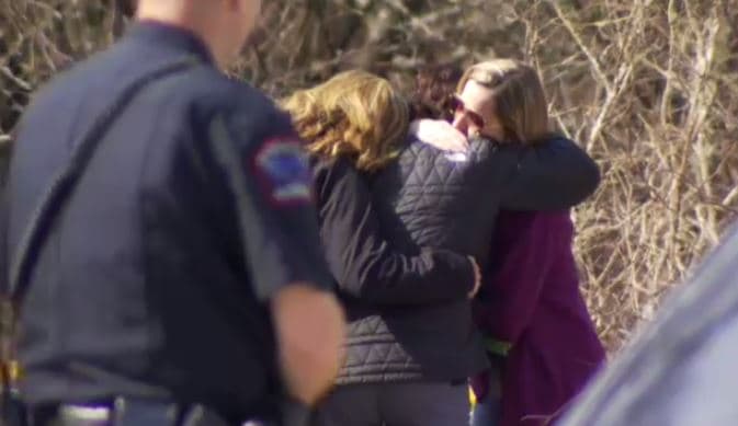 La madre de Christina Morris visitó el área boscosa en la que trabajadores de la construcción hallaron restos humanos el miércoles 7 de marzo. El forense del condado de Collin determinó que la osamenta pertenece a Morris.