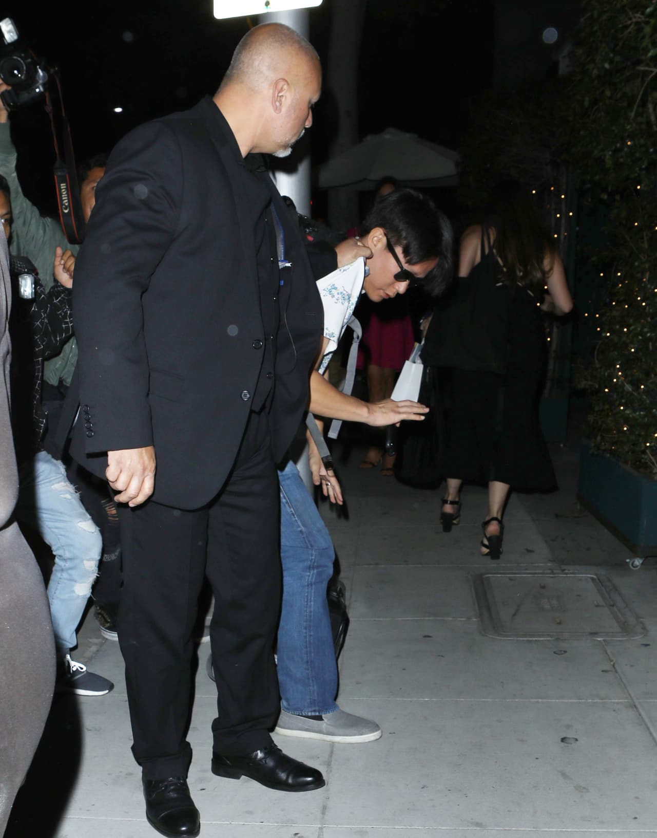 Lo tomaron de la camisa e intentaron tumbarlo al piso. Por eso, no creas todo lo que lees en los medios de comunicación. Siempre hay puntos de vista que ni te imaginas.