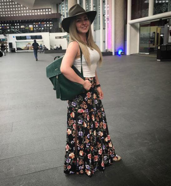 A pesar de las críticas, como las que se leen en esta foto, Ariadne ha tomado la decisión de seguir con su vida y compartir un poco para la gente que realmente la quiere.