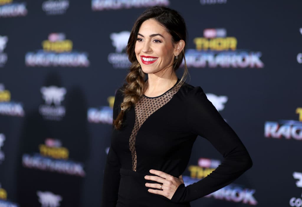 Pues a Natalia Cordova le cayó el papel como anillo al dedo y es la primera latinoamericana en una serie de esta categoría.