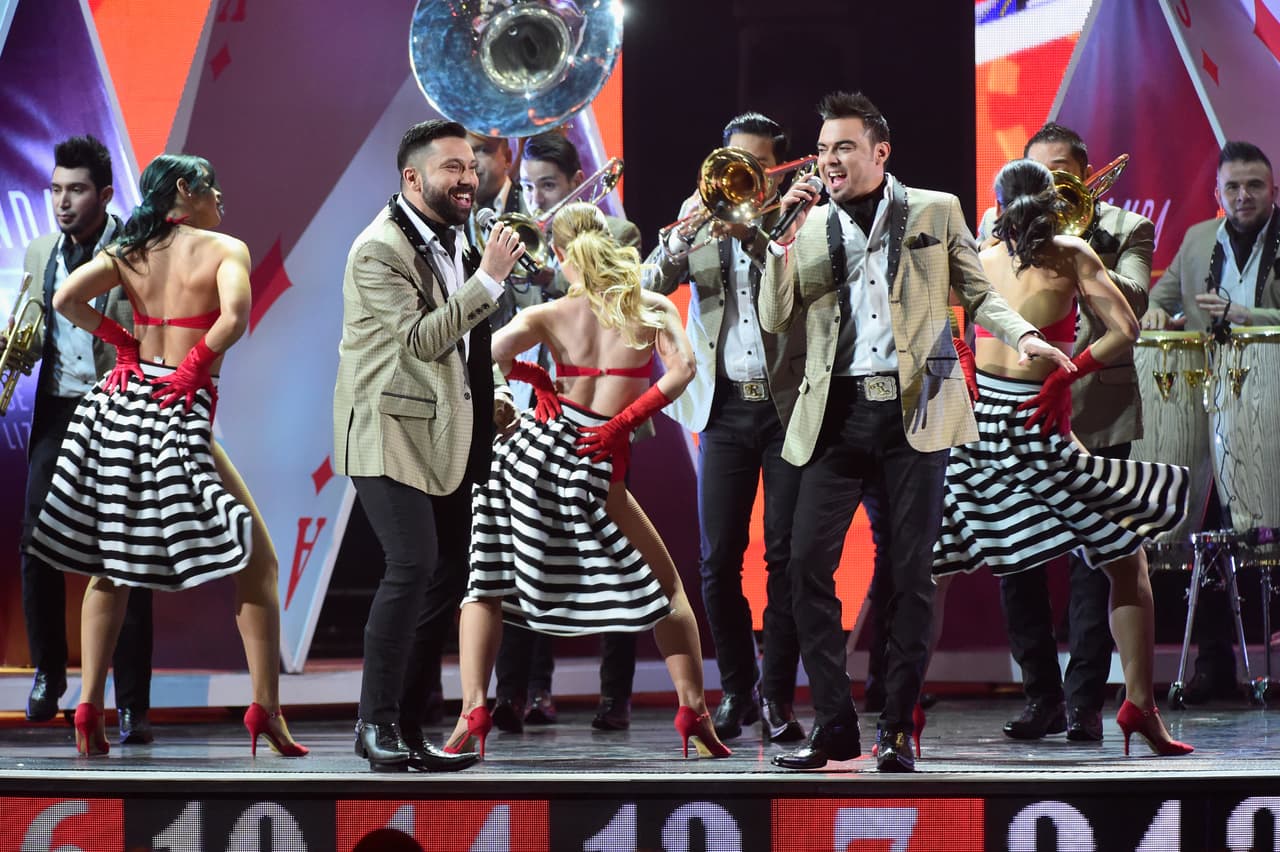 Los de El Recodo De Cruz Lizárraga van por el Mejor Álbum de Música Banda por Ayer y Hoy.