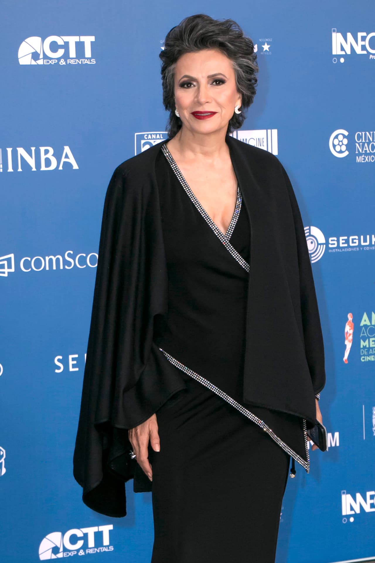 Encontrando en las redes sociales un espacio para poder expresar su necesidad de trabajar y seguir creando nuevos personajes más interesantes y profundos, pues en 'Ventaneando' aseguró que estaba cansada de papeles sin fuerza y sin sentido.