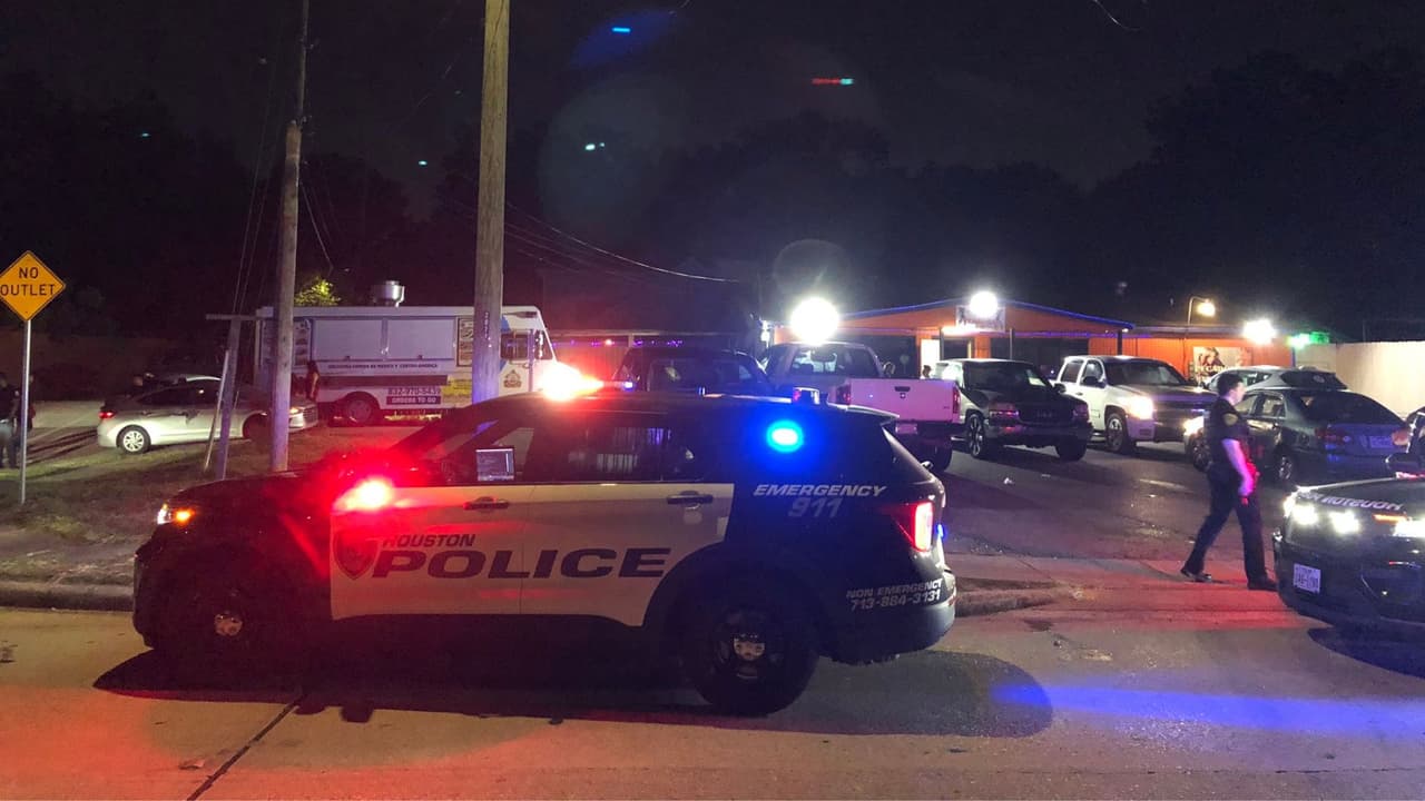 Arrestan a un joven de 19 años acusado de asesinar a una madre mientras sus hijos dormían 