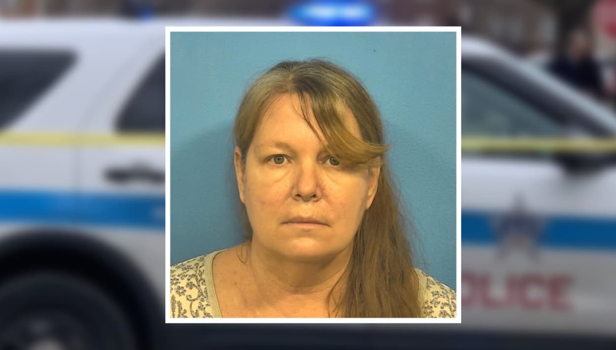 Jennifer Kouchoukos, de 51 años está acusada de intento de asesinato.