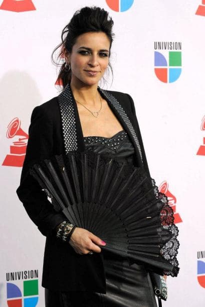 Los fashionistas tuvieron mucho de qué hablar con el atuendo de algunas de las estrellas invitadas a los Latin GRAMMY. Los artistas no sólo dejan volar su creatividad para componer canciones sino también para vestirse. Desafortunadamente no se escaparon de caer en la lista de los peor vestidos.